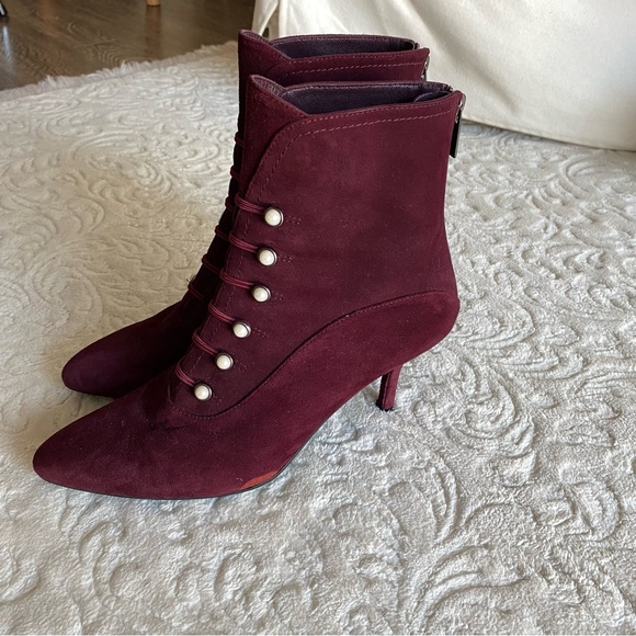Stuart Weitzman Kitten Heel Suede Boot - Picture 4 of 8